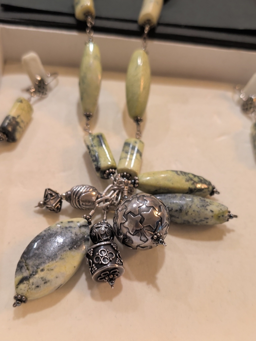 Artisan Serpentíne Silver 925 & Yellow-Green Stone Pendant Necklace w Earrings